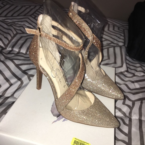 Shoes - Picture 2 of 5